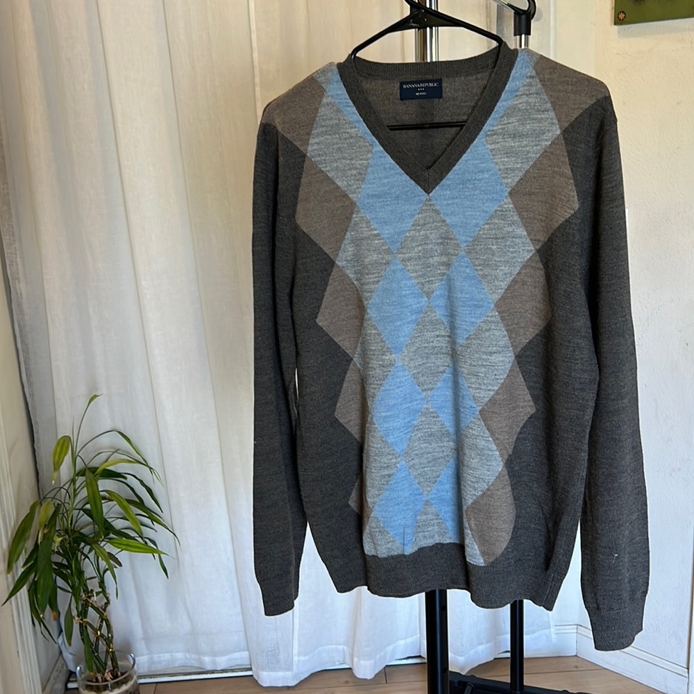 Banana republic brown v-neck sweater